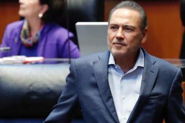El senador por Sonora, Manlio Fabio Beltrones llama a crear sistema espejo de conteo rápido para tener actas incluso antes que la autoridad electoral, como hizo la oposición en Venezuela frente a Maduro, lo que impidió que pudiera legitimar su triunfo ante el mundo.