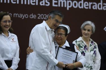 La política busca garantizar que cualquier persona reciba atención inmediata y que, en caso de requerir insumos o traslados no disponibles en el momento, el Gobierno del Estado gestione las alternativas necesarias.