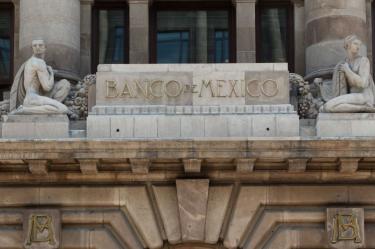 Banxico subirá las tasas en 2027; seguirán las presiones de la inflación