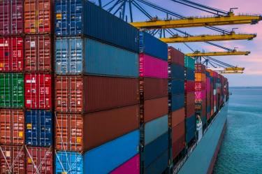 Exportaciones mexicanas se disparan 40% en agosto; tecnología supera al sector automotriz.