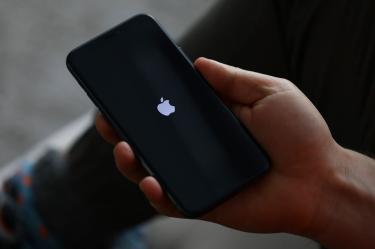 Empresa afirma haber encontrado la forma de evadir una función de seguridad del iPhone.