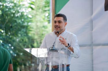 Jesús Sesma Suárez, dirigente del Partido Verde en la Ciudad de México, respalda una iniciativa en el Congreso de la Ciudad de México para facilitar el acceso de los padres solteros a programas de vivienda pública, créditos y apoyos habitacionales.