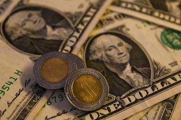 Colombia impulsó al peso mexicano; dólar se fortalece