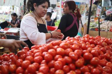 Inflación en México sube a 3.45%; jitomate y gas LP registran las mayores alzas.