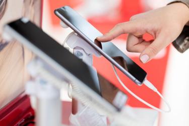 ¿Subirán de precio los celulares? Ventas caen 20% por escasez de memoria.