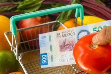 Cebolla y jitomate golpean el bolsillo: sube 5.5% el costo de la canasta alimentaria.