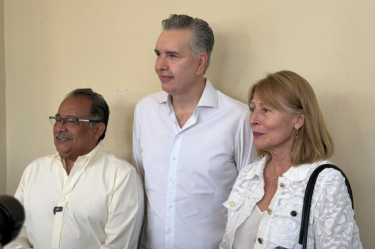 Andrés Mijes, Waldo Fernández y Tatiana Clouthier exigieron a Morena reconsiderar la posible candidatura de Clara Luz Flores a la gubernatura de Nuevo León.