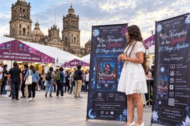 Anaya Portugues presentó su primera novela, Los Arcángeles de las sombras y el mago absoluto