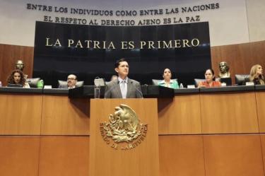 El canciller Roberto Velasco, al comparecer ante el Pleno del Senado en el marco de la Glosa del Segundo Informe de Gobierno