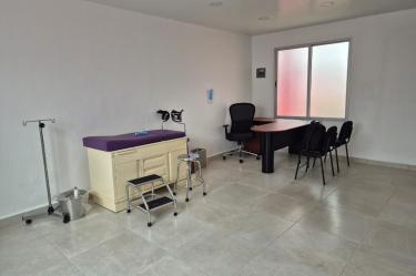 Estos espacios formarán parte del Servicio Universal de Salud (SUS), impulsado por la Presidenta Claudia Sheinbaum Pardo, y cuentan con equipo para la exploración de pacientes, instrumentos de diagnóstico, básculas, sillas de ruedas y medicamentos de primera necesidad.