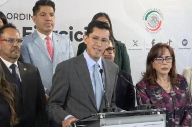 el Canciller también envió un abrazo solidario a los periodistas que cubren las actividades legislativas, quienes durante años convivieron con Garfias en el seguimiento de la vida política y parlamentaria del país.