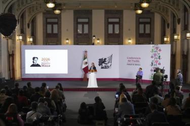 Asimismo, destacó que una de las características de la economía mexicana es la distribución de la riqueza a través de los programas sociales.