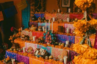 Altar de muertos en Día de Muertos.