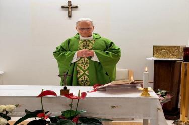 El papa León XIV reapareció este viernes en el hospital Gemelli, donde ofició una misa.