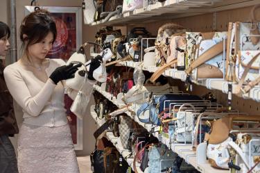 Firmas de moda de alta gama ven caída en consumo en China, ¿por qué?