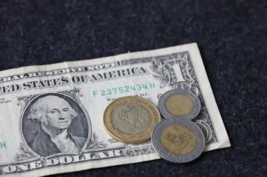 Banamex realiza colocación de bonos; peso mexicano muestra resiliencia.