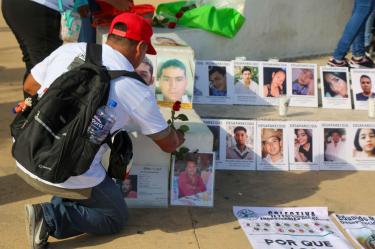 México enfrenta una profunda crisis humanitaria con más de 135,000 personas desaparecidas y no localizadas.