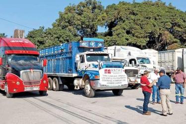 La dirigencia de la Cámara Nacional del Autotransporte de Carga mantiene su postura de no sumarse al diálogo y ratifica su convocatoria a movilizarse este lunes.