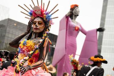 Día de Muertos dejará 12 mil mdp en CDMX; pan de muerto y cempasúchil impulsan ventas.
