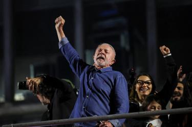 Triunfo de Lula conmocionó al mercado brasileño: real se deprecia y bolsa se desploma