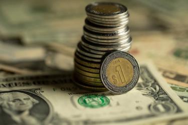 Peso mexicano sufre depreciación ante expectativa de la decisión de la Fed