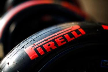 La controversia entre trabajadores y Pirelli proviene de la omisión del Contrato Ley de la Industria de la Transformación del Hule en Productos Manufacturados, luego de que se pactó un contrato colectivo con condiciones inferiores a las establecidas por la Ley del Trabajo.