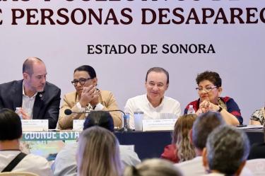 El gobernador Alfonso Durazo y mandos federales encabezaron la Mesa Regional de Diálogo con Colectivos de Búsqueda de seis estados en Sonora, donde informaron sobre 3,661 acompañamientos en campo, 81 condenas por desaparición y la localización nacional de más de 16 mil personas.