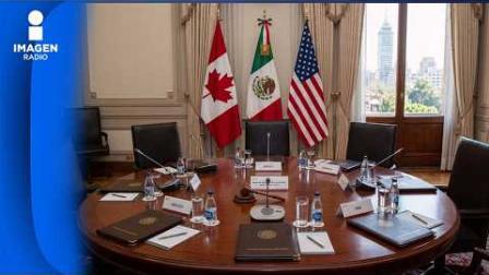David Páramo platica con Larry Rubin, Presidente de la American Society of Mexico, sobre la revisión del T-MEC así como la seguridad y cooperación fronteriza son Estados Unidos.

#amsoc #tmec #seguridad 

COMENTA ESTE VIDEO Y COMPARTELO CON TUS AMIGOS

Para más información entra: http://www.youtube.com/ImagenRadioLive

No olvides dejarnos tus comentarios y visitarnos en

Facebook: https://www.facebook.com/ImagenRadio
X: https://twitter.com/Imagen_Mx
Sitio: http://www.imagenradio.com.mx


Suscríbete a nuestro canal: https://www.youtube.com/channel/UCB0BUmdBOrH9mYU2ebs1eWA



#ImagenRadioEnVivo #NoticiasEnVivo