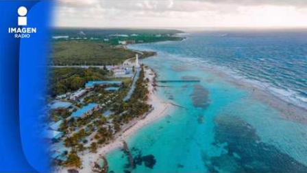 La suspensión —hasta ahora provisional— de la ampliación del puerto de cruceros y el mega parque acuático proyectados por la naviera internacional Royal Caribbean en el poblado costero de Mahahual, Quintana Roo, representa una victoria de la organización civil, pero al mismo tiempo expone las graves carencias e inconsistencias jurídicas con las que la Secretaría de Medio Ambiente y Recursos Naturales (Semarnat) gestiona la política ecológica del país en este mayo de 2026. A través del análisis de Cristina Rivas, politóloga e internacionalista y Rodrigo Elizarrás, consultor y analista, queda en evidencia que el modelo de desarrollo turístico intensivo está rebasando los límites de la sostenibilidad en los litorales mexicanos, operando bajo un esquema destructivo: "arrancar obras y pedir perdón después".







COMENTA ESTE VIDEO Y COMPARTELO CON TUS AMIGOS

Para más información entra: https://www.youtube.com/watch?v=6pLXCoJQvPE


No olvides dejarnos tus comentarios y visitarnos en 

Sitio: http://www.imagenradio.com.mx 
Facebook: https://www.facebook.com/ImagenRadio/?locale=es_LA
Twitter: https://x.com/Imagen_Mx
Suscríbete a nuestro canal:  https://www.youtube.com/channel/UCB0BUmdBOrH9mYU2ebs1eWA


#imagenradio #noticiasenvivo