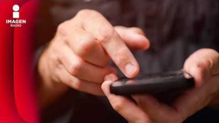 El experto en tecnología, Wikichava, abordó una problemática común en la ciberseguridad actual: la dificultad de identificar un enlace malicioso cuando este coincide perfectamente con las actividades o trámites recientes del usuario. Frente a los consejos tradicionales que se limitan a recomendar "no abrir enlaces sospechosos", el especialista propone utilizar la Inteligencia Artificial como una herramienta de protección activa.
COMENTA ESTE VIDEO Y COMPARTELO CON TUS AMIGOS
Para más información entra: https://www.youtube.com/watch?v=6pLXCoJQvPE
No olvides dejarnos tus comentarios y visitarnos en
Sitio: http://www.imagenradio.com.mx
Facebook: https://www.facebook.com/ImagenRadio/?locale=es_LA
Twitter: https://x.com/Imagen_Mx
Suscríbete a nuestro canal: https://www.youtube.com/channel/UCB0BUmdBOrH9mYU2ebs1eWA
#imagenradio #noticiasenvivo