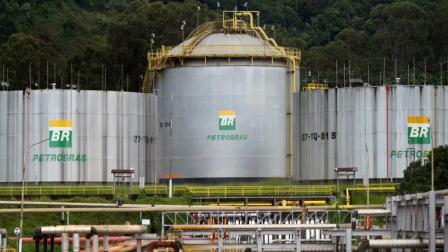 Arturo Carranza, Analista del Sector Energético, nos habla sobre que el acuerdo entre Pemex y Petrobras representará una oportunidad histórica para que la mexicana estudie a fondo el modelo de reestructura financiera y gobernanza corporativa que sacó a la brasileña de su peor crisis y la consolidó como la principal potencia petrolera de América Latina.
#PETROBRAS #PEMEX #AL
COMENTA ESTE VIDEO Y COMPARTELO CON TUS AMIGOS
Para más información entra: http://www.youtube.com/ImagenRadioLive
No olvides dejarnos tus comentarios y visitarnos en
Facebook: https://www.facebook.com/ImagenRadio
X: https://twitter.com/Imagen_Mx
Sitio: http://www.imagenradio.com.mx
Suscríbete a nuestro canal: https://www.youtube.com/channel/UCB0BUmdBOrH9mYU2ebs1eWA
#ImagenRadioEnVivo #NoticiasEnVivo