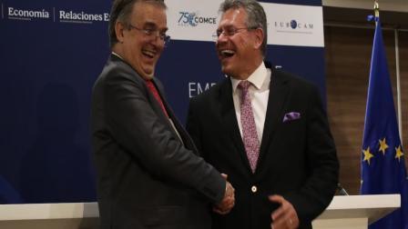 Samantha Contreras, Analista Económica en México Cómo Vamos, nos habla sobre que el secretario de Economía, Marcelo Ebrard, difundió que la IED creció 10.4%, en el primer trimestre de 2026; el Banco de México, Banamex y Banco Base difundieron que al comparar con las cifras actualizadas hay una contracción de 3.37%.
#ied #ebrard #banxico
COMENTA ESTE VIDEO Y COMPARTELO CON TUS AMIGOS
Para más información entra: http://www.youtube.com/ImagenRadioLive
No olvides dejarnos tus comentarios y visitarnos en
Facebook: https://www.facebook.com/ImagenRadio
X: https://twitter.com/Imagen_Mx
Sitio: http://www.imagenradio.com.mx
Suscríbete a nuestro canal: https://www.youtube.com/channel/UCB0BUmdBOrH9mYU2ebs1eWA
#ImagenRadioEnVivo #NoticiasEnVivo