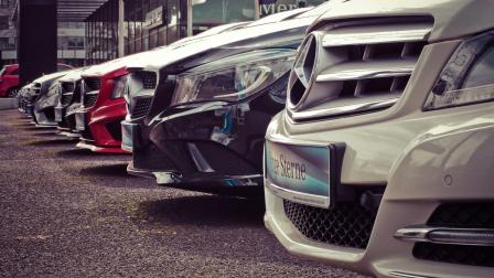 Venta de autos en México logra cifras récord pese al desplome en la confianza del consumidor