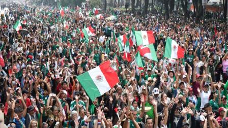 Así se vivió la fiesta mexicana en el Ángel tras el debut de México el 11 de junio