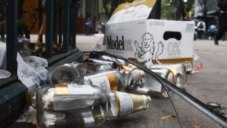 Cuauhtémoc Rivera, presidente de la Alianza Nacional de Pequeños Comerciantes (ANPEC), denuncia en entrevista la afectación al comercio formal, advierte la incentiva de la venta informal de alcohol sin control y critica la falta de protocolos preventivos y de diálogo institucional por parte del gobierno capitalino.




COMENTA ESTE VIDEO Y COMPARTELO CON TUS AMIGOS

Para más información entra: https://www.youtube.com/watch?v=6pLXCoJQvPE


No olvides dejarnos tus comentarios y visitarnos en 

Sitio: http://www.imagenradio.com.mx 
Facebook: https://www.facebook.com/ImagenRadio/?locale=es_LA
Twitter: https://x.com/Imagen_Mx
¡Dale like y suscríbete al canal!:  https://www.youtube.com/channel/UCB0BUmdBOrH9mYU2ebs1eWA


#imagenradio #noticiasenvivo