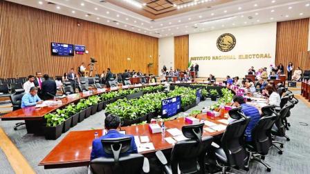 La UIF pone en vilo registro de nuevos partidos; INE los avala en comisiones