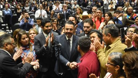 Vania Pérez Morales, expresidenta del Sistema Nacional Anticorrupción, analiza la primera entrega de la cuenta pública 2025 de la Auditoría Superior de la Federación y las 21 denuncias penales.
La especialista expone la relevancia de las auditorías forenses frente al rezago de la gestión pasada en entrevista. La académica detalla que el nuevo auditor impulsa investigaciones completas que involucran desvíos en Cofepris, Pemex y el impacto del huachicol fiscal en los estados.
00:00 - Análisis de primera entrega de cuenta pública 2025
02:19 - Presentación de denuncias penales contra entidades públicas
04:11 - Funcionamiento de nuevo triángulo de fiscalización federal
07:53 - Descubrimiento de red de corrupción en Cofepris
10:49 - Fiscalización de recursos locales ante crimen organizado
16:08 - Situación actual del Sistema Nacional Anticorrupción
COMENTA ESTE VIDEO Y COMPARTELO CON TUS AMIGOS
No olvides dejarnos tus comentarios y visitarnos en
Sitio: http://www.imagenradio.com.mx
Facebook: https://www.facebook.com/ImagenRadio/?locale=es_LA
Twitter: https://x.com/Imagen_Mx
Suscríbete a nuestro canal:
https://www.youtube.com/channel/UCB0BUmdBOrH9mYU2ebs1eWA
#imagenradio #noticiasenvivo