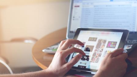 Uso de dispositivos digitales en las escuelas: ¿Regular o prohibir?