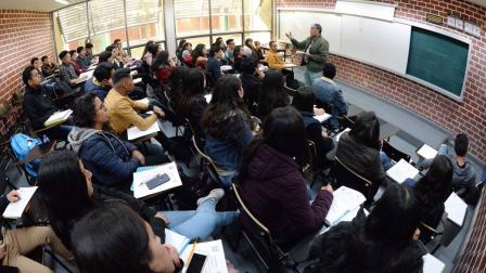 La UNAM subestimó el mercado ilegal detrás de la filtración de reactivos: Reportera
