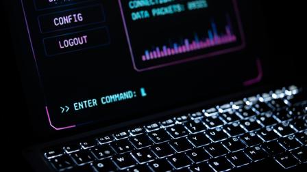 IA genera nuevos riesgos en ciberseguridad por uso desregulado: Carles Abarca