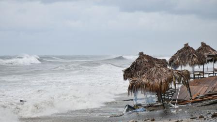 SMN descarta impacto directo del centro del huracán Polo en México