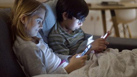 Uso de celulares para ocio en escuelas aumentó 7% en México: Andrés Oppenheimer