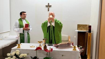 El Papa León XIV celebra la Santa Misa en el hospital Gemelli; continúa mejorando