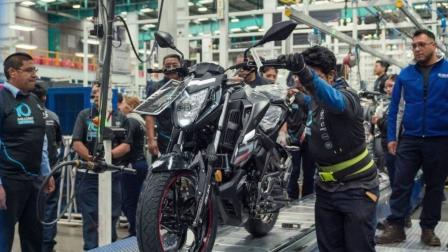 MOTOS