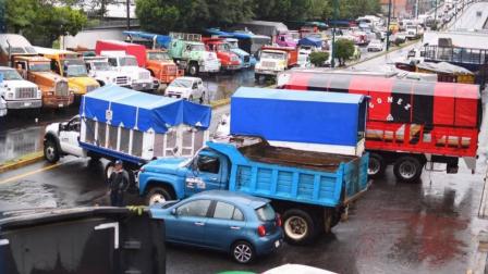 Anuncian paro de transportistas de carga