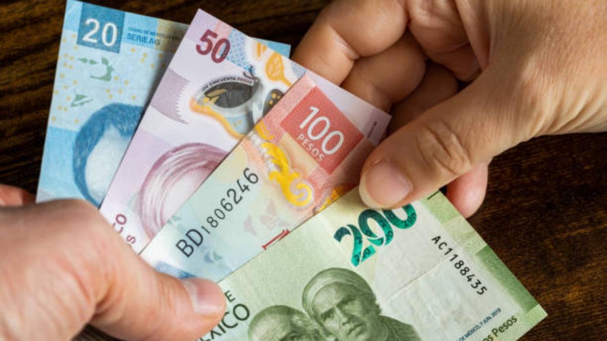 Monex advierte presiones al peso por tasas altas de Banxico y Fed